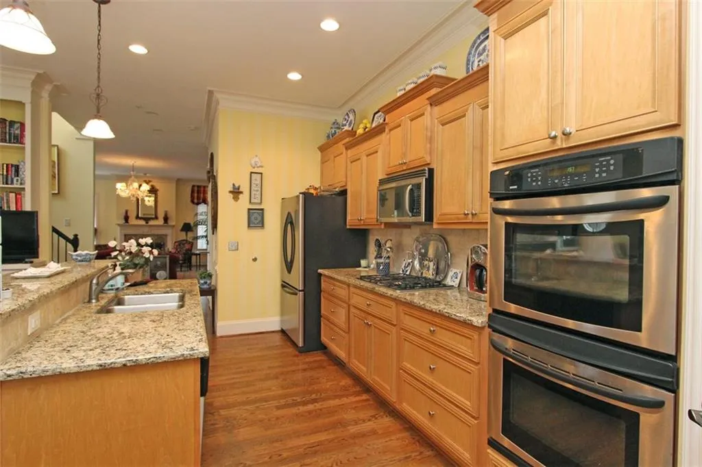 5492 Glenridge Drive Unit 500, Atlanta, Georgia 30342, 3 Bedrooms Bedrooms, ,4 BathroomsBathrooms,Residential,Sold,5492 Glenridge Drive Unit 500,5645655