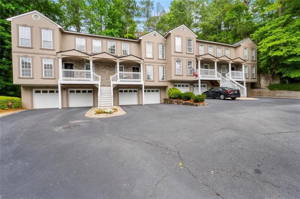 1602 Masons Creek Circle, Sandy Springs, Georgia 30350, 3 Bedrooms Bedrooms, ,2 BathroomsBathrooms,Residential,Sold,1602 Masons Creek Circle,7062549