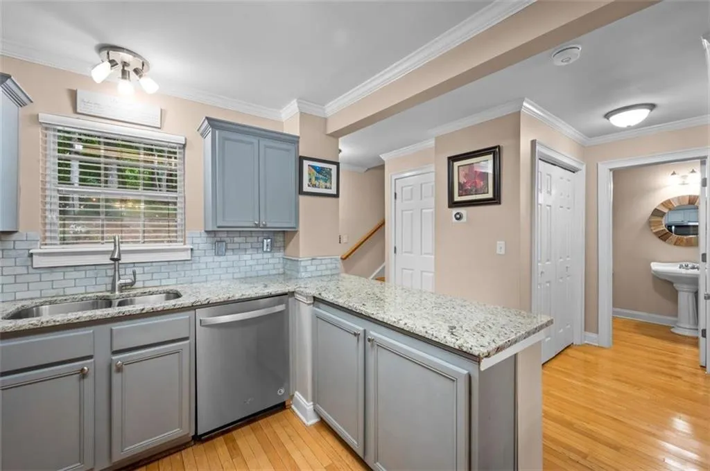 1602 Masons Creek Circle, Sandy Springs, Georgia 30350, 3 Bedrooms Bedrooms, ,2 BathroomsBathrooms,Residential,Sold,1602 Masons Creek Circle,7062549