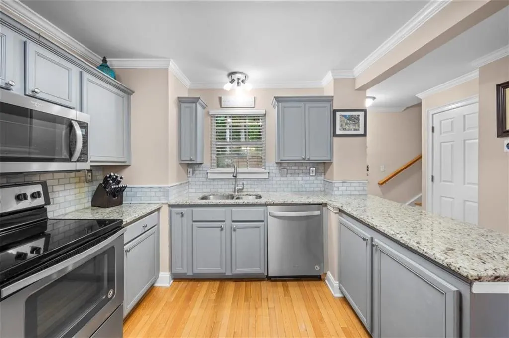 1602 Masons Creek Circle, Sandy Springs, Georgia 30350, 3 Bedrooms Bedrooms, ,2 BathroomsBathrooms,Residential,Sold,1602 Masons Creek Circle,7062549