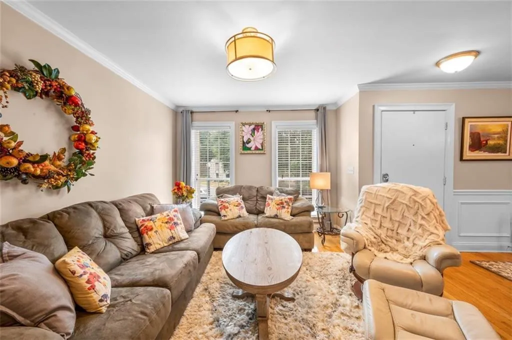 1602 Masons Creek Circle, Sandy Springs, Georgia 30350, 3 Bedrooms Bedrooms, ,2 BathroomsBathrooms,Residential,Sold,1602 Masons Creek Circle,7062549