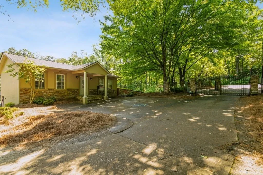 1602 Masons Creek Circle, Sandy Springs, Georgia 30350, 3 Bedrooms Bedrooms, ,2 BathroomsBathrooms,Residential,Sold,1602 Masons Creek Circle,7062549