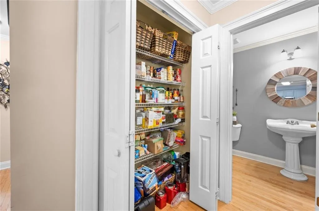 1602 Masons Creek Circle, Sandy Springs, Georgia 30350, 3 Bedrooms Bedrooms, ,2 BathroomsBathrooms,Residential,Sold,1602 Masons Creek Circle,7062549