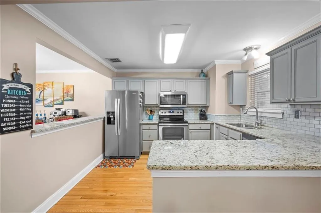 1602 Masons Creek Circle, Sandy Springs, Georgia 30350, 3 Bedrooms Bedrooms, ,2 BathroomsBathrooms,Residential,Sold,1602 Masons Creek Circle,7062549