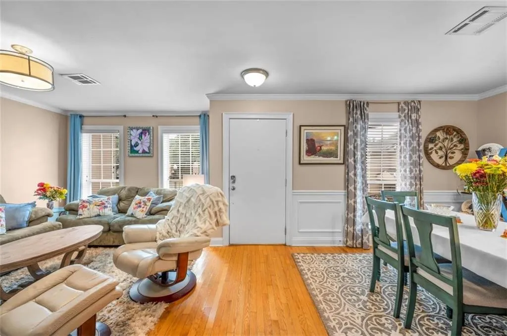 1602 Masons Creek Circle, Sandy Springs, Georgia 30350, 3 Bedrooms Bedrooms, ,2 BathroomsBathrooms,Residential,Sold,1602 Masons Creek Circle,7062549