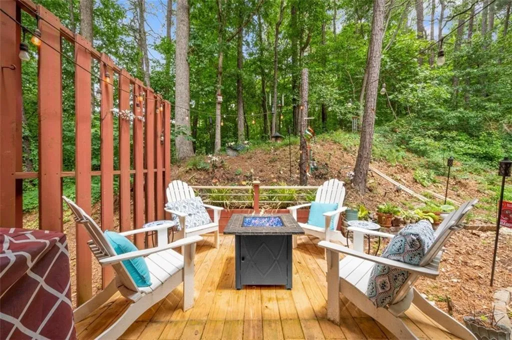 1602 Masons Creek Circle, Sandy Springs, Georgia 30350, 3 Bedrooms Bedrooms, ,2 BathroomsBathrooms,Residential,Sold,1602 Masons Creek Circle,7062549