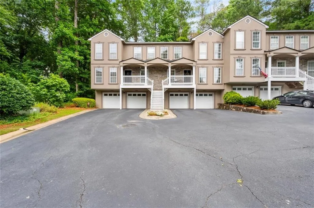 1602 Masons Creek Circle, Sandy Springs, Georgia 30350, 3 Bedrooms Bedrooms, ,2 BathroomsBathrooms,Residential,Sold,1602 Masons Creek Circle,7062549