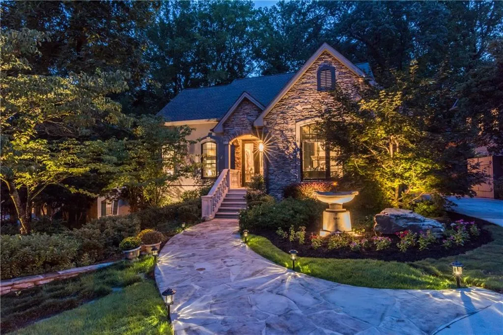 1948 Northside Drive Nw, Atlanta, Georgia 30318, 4 Bedrooms Bedrooms, ,3 BathroomsBathrooms,Residential,Sold,1948 Northside Drive Nw,5734624