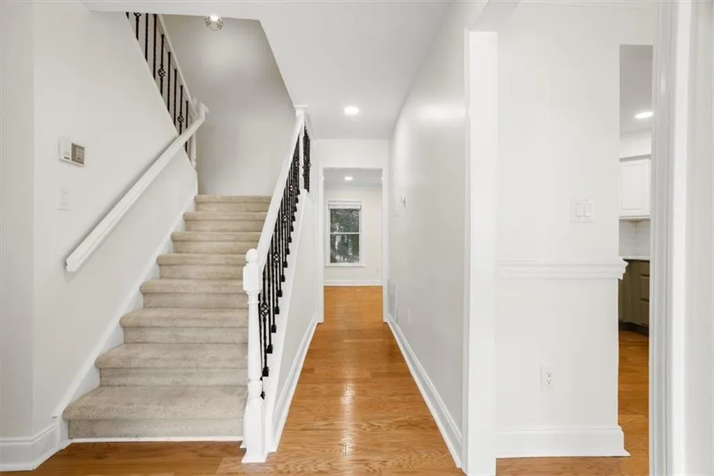 232 Peachtree Hollow Court, Sandy Springs, Georgia 30328, 2 Bedrooms Bedrooms, ,2 BathroomsBathrooms,Residential,For Sale,232 Peachtree Hollow Court,7659494