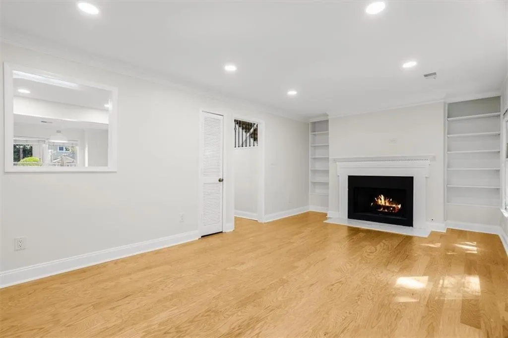 232 Peachtree Hollow Court, Sandy Springs, Georgia 30328, 2 Bedrooms Bedrooms, ,2 BathroomsBathrooms,Residential,For Sale,232 Peachtree Hollow Court,7659494