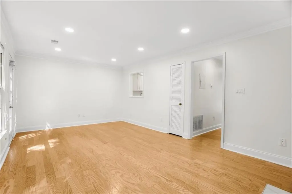 232 Peachtree Hollow Court, Sandy Springs, Georgia 30328, 2 Bedrooms Bedrooms, ,2 BathroomsBathrooms,Residential,For Sale,232 Peachtree Hollow Court,7659494