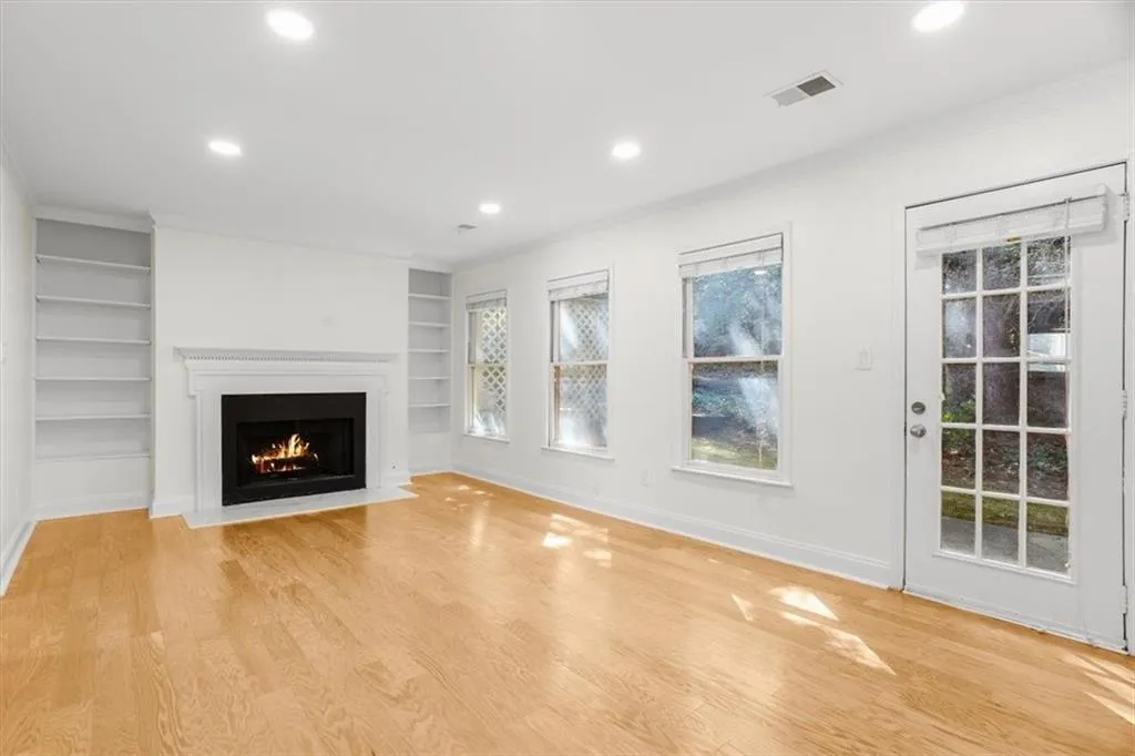 232 Peachtree Hollow Court, Sandy Springs, Georgia 30328, 2 Bedrooms Bedrooms, ,2 BathroomsBathrooms,Residential,For Sale,232 Peachtree Hollow Court,7659494