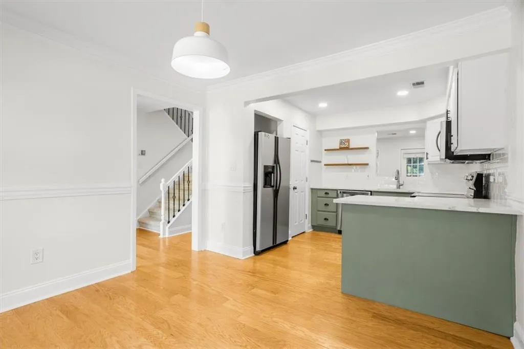 232 Peachtree Hollow Court, Sandy Springs, Georgia 30328, 2 Bedrooms Bedrooms, ,2 BathroomsBathrooms,Residential,For Sale,232 Peachtree Hollow Court,7659494