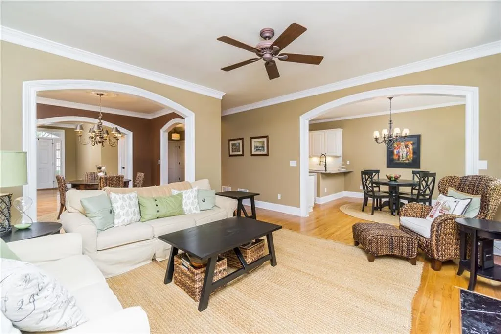 3 Carrington Way, Atlanta, Georgia 30328, 3 Bedrooms Bedrooms, ,2 BathroomsBathrooms,Residential,Sold,3 Carrington Way,6770253