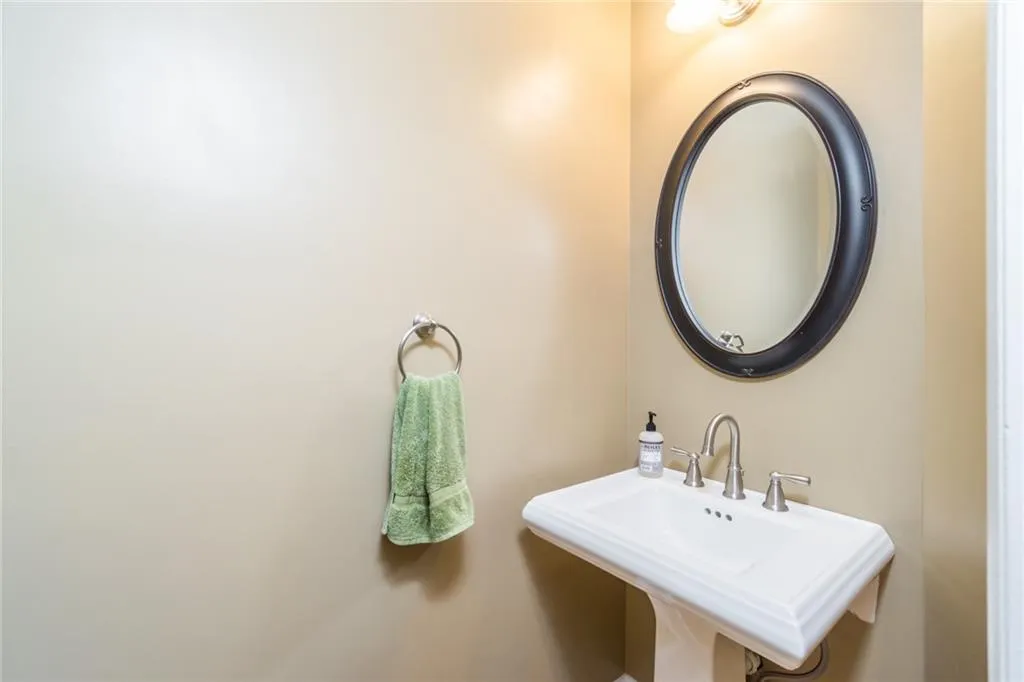 3 Carrington Way, Atlanta, Georgia 30328, 3 Bedrooms Bedrooms, ,2 BathroomsBathrooms,Residential,Sold,3 Carrington Way,6770253