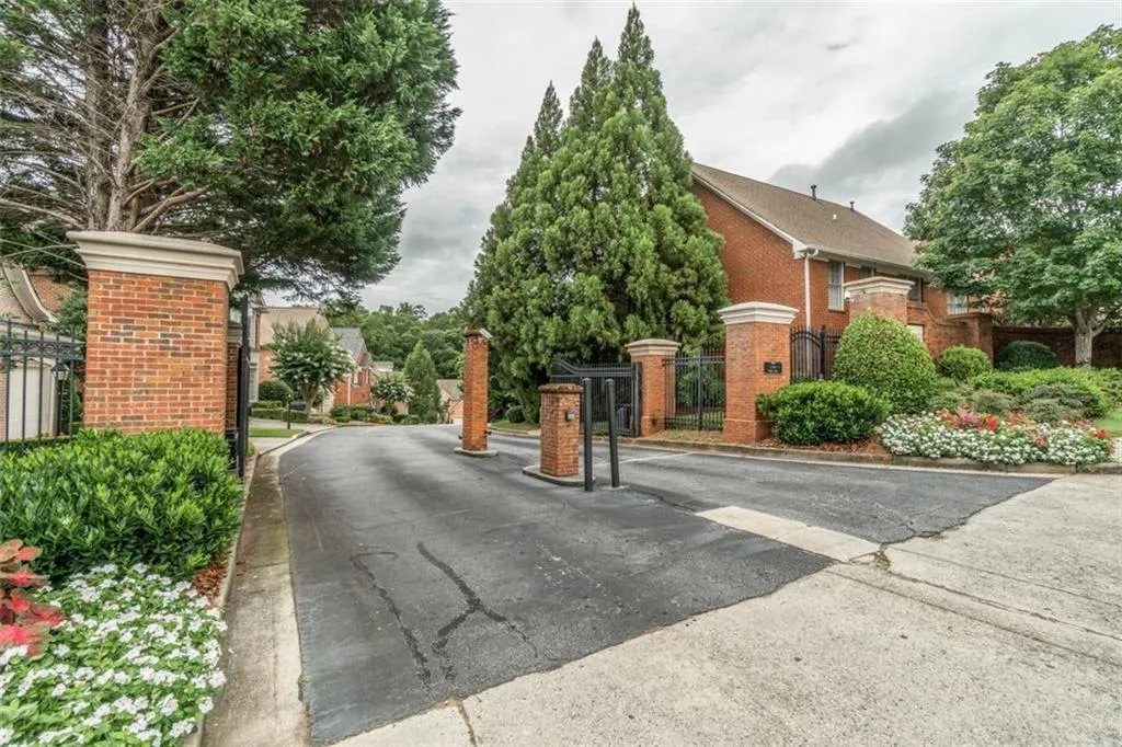 1000 Wescott Lane, Sandy Springs, Georgia 30319, 4 Bedrooms Bedrooms, ,4 BathroomsBathrooms,Residential,Sold,1000 Wescott Lane,6775779