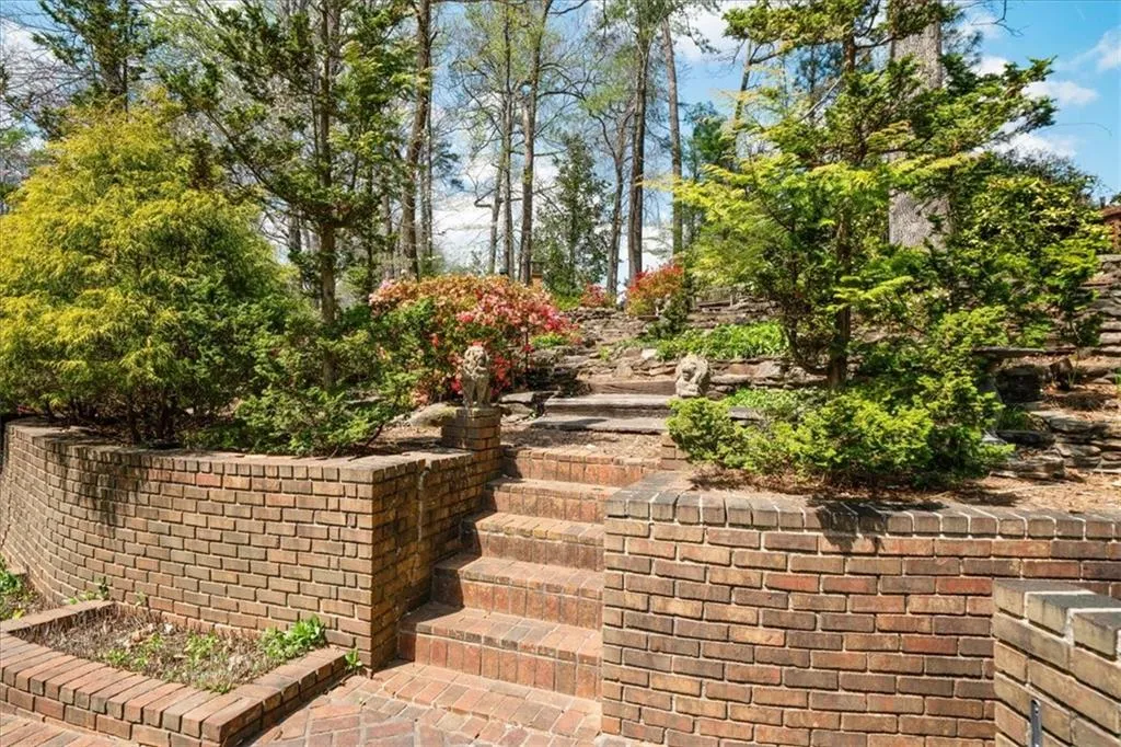 423 Tara Trail, Atlanta, Georgia 30327, 5 Bedrooms Bedrooms, ,4 BathroomsBathrooms,Residential,For Sale,423 Tara Trail,7745589