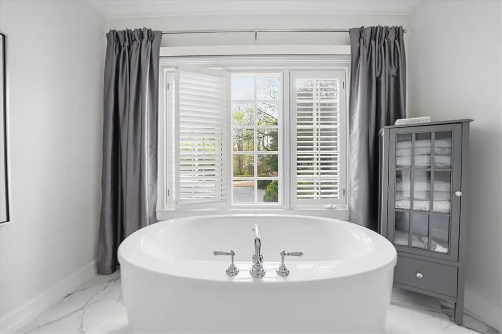 423 Tara Trail, Atlanta, Georgia 30327, 5 Bedrooms Bedrooms, ,4 BathroomsBathrooms,Residential,For Sale,423 Tara Trail,7745589