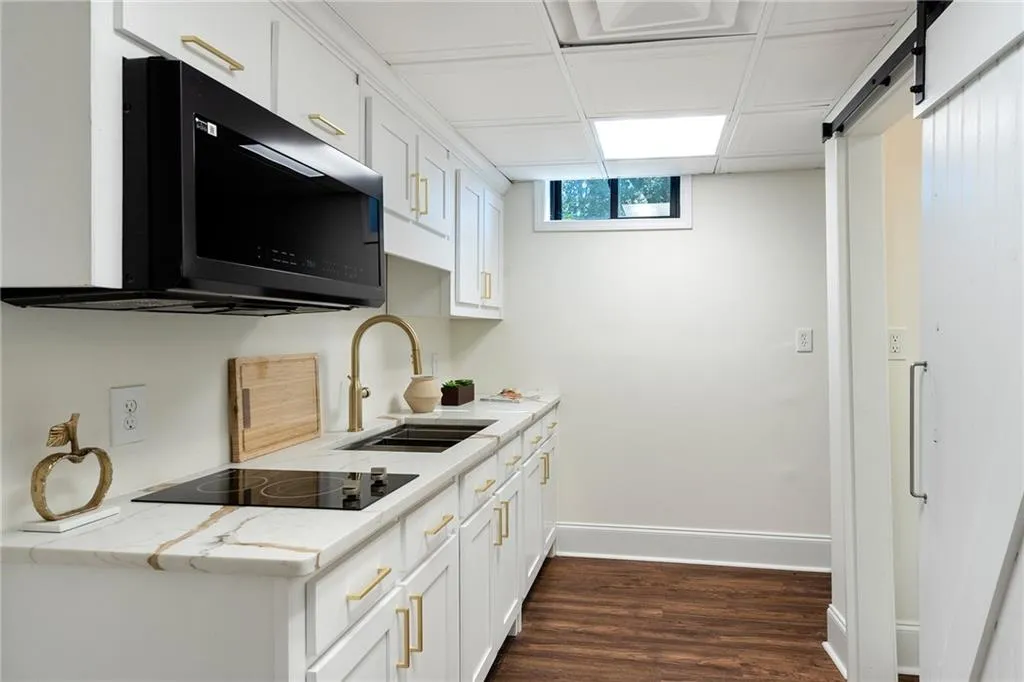 1559 Peachtree Battle Avenue Nw, Atlanta, Georgia 30327, 5 Bedrooms Bedrooms, 0 ,5 BathroomsBathrooms,Residential,For Sale,1559 Peachtree Battle Avenue Nw,7847361