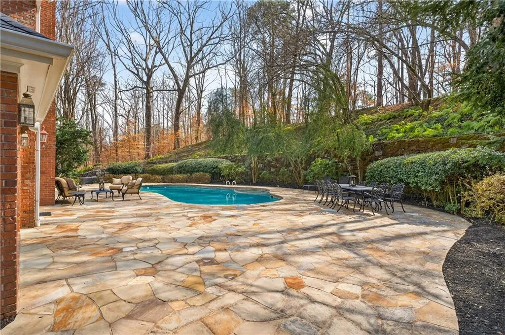 1735 Winterthur Close Nw, Sandy Springs, Georgia 30328, 5 Bedrooms Bedrooms, ,4 BathroomsBathrooms,Residential,For Sale,1735 Winterthur Close Nw,7713110