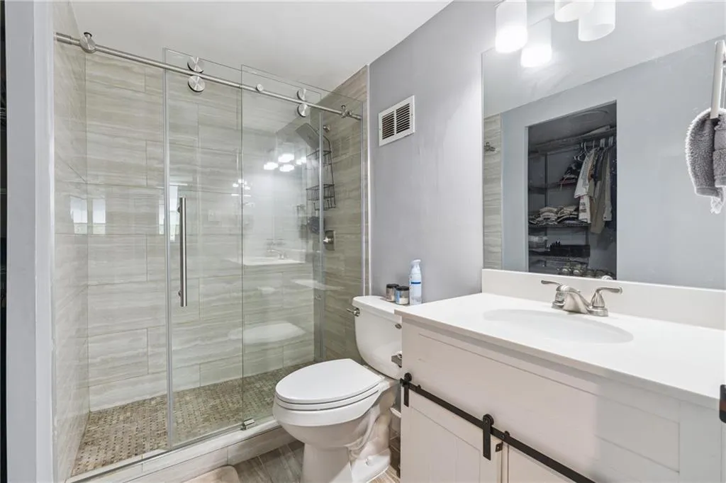 2965 Pharr Court South Nw Unit 512, Atlanta, Georgia 30305, 2 Bedrooms Bedrooms, ,2 BathroomsBathrooms,Residential,For Sale,2965 Pharr Court South Nw Unit 512,7617396