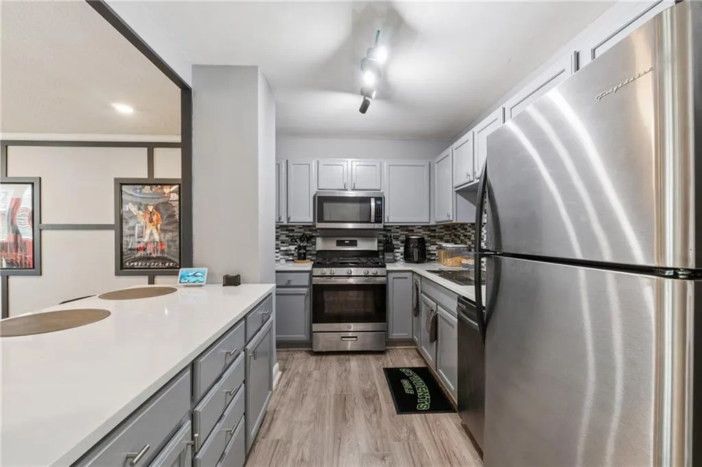 2965 Pharr Court South Nw Unit 512, Atlanta, Georgia 30305, 2 Bedrooms Bedrooms, ,2 BathroomsBathrooms,Residential,For Sale,2965 Pharr Court South Nw Unit 512,7617396