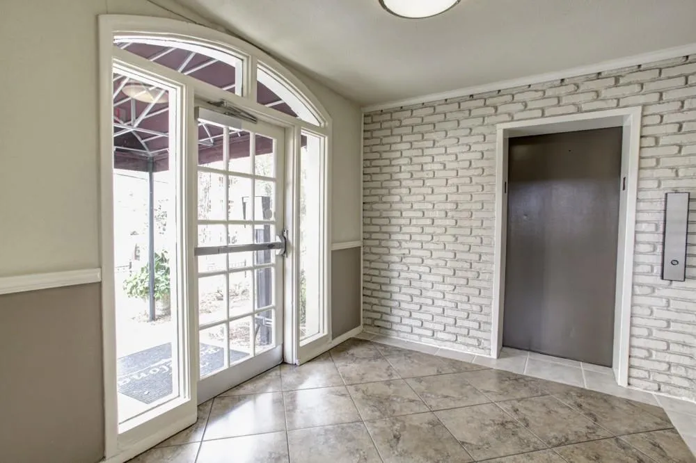 395 Pharr Road Unit 401, Atlanta, Georgia 30305, 1 Bedroom Bedrooms, ,1 BathroomBathrooms,Residential,Sold,395 Pharr Road Unit 401,5747905