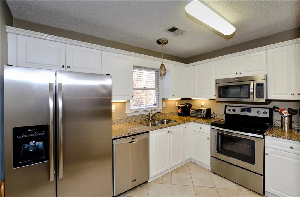 703 Bainbridge Drive Unit 703, Atlanta, Georgia 30327, 2 Bedrooms Bedrooms, ,2 BathroomsBathrooms,Residential,Sold,703 Bainbridge Drive Unit 703,6117194