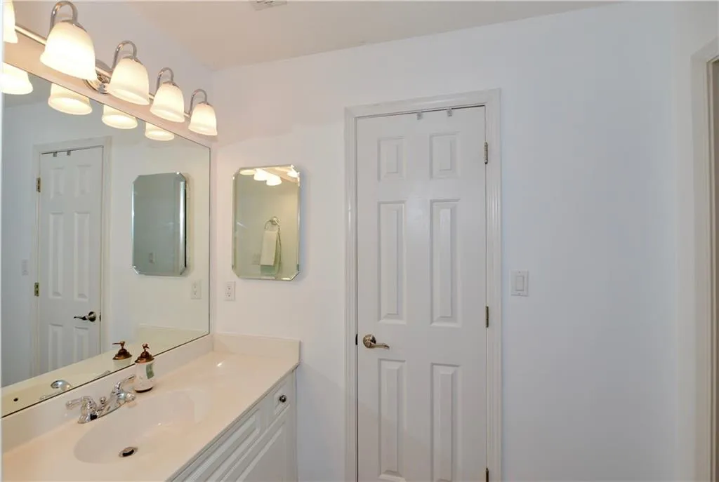 703 Bainbridge Drive Unit 703, Atlanta, Georgia 30327, 2 Bedrooms Bedrooms, ,2 BathroomsBathrooms,Residential,Sold,703 Bainbridge Drive Unit 703,6117194