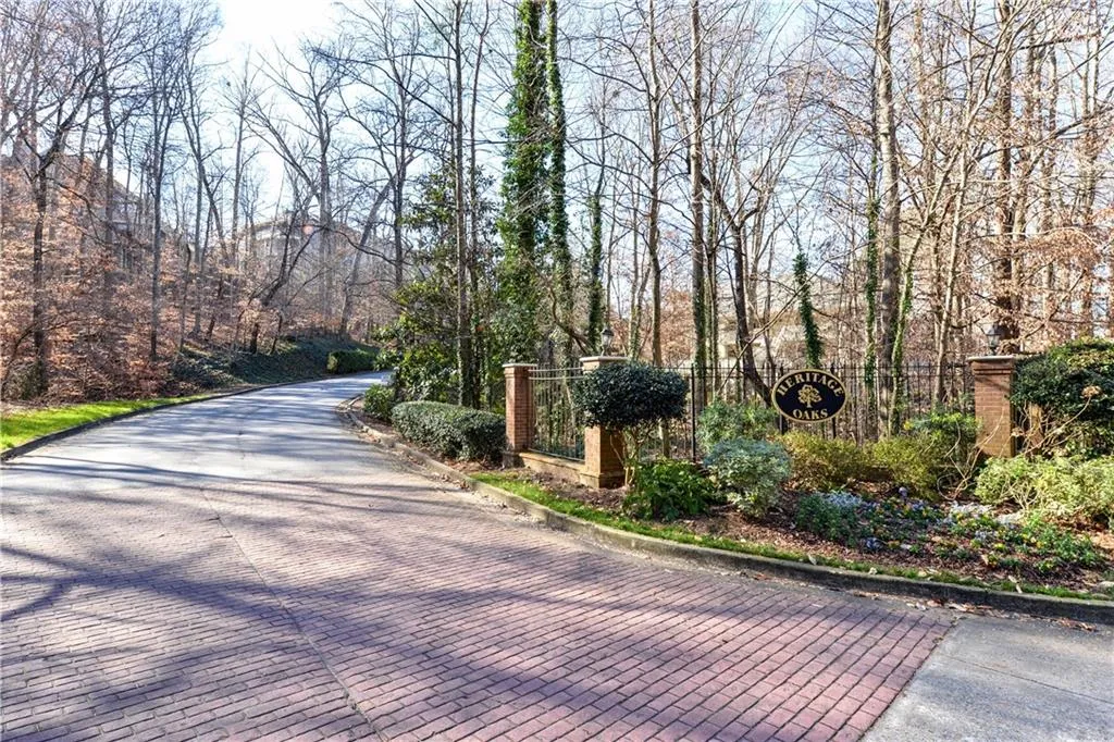 703 Bainbridge Drive Unit 703, Atlanta, Georgia 30327, 2 Bedrooms Bedrooms, ,2 BathroomsBathrooms,Residential,Sold,703 Bainbridge Drive Unit 703,6117194