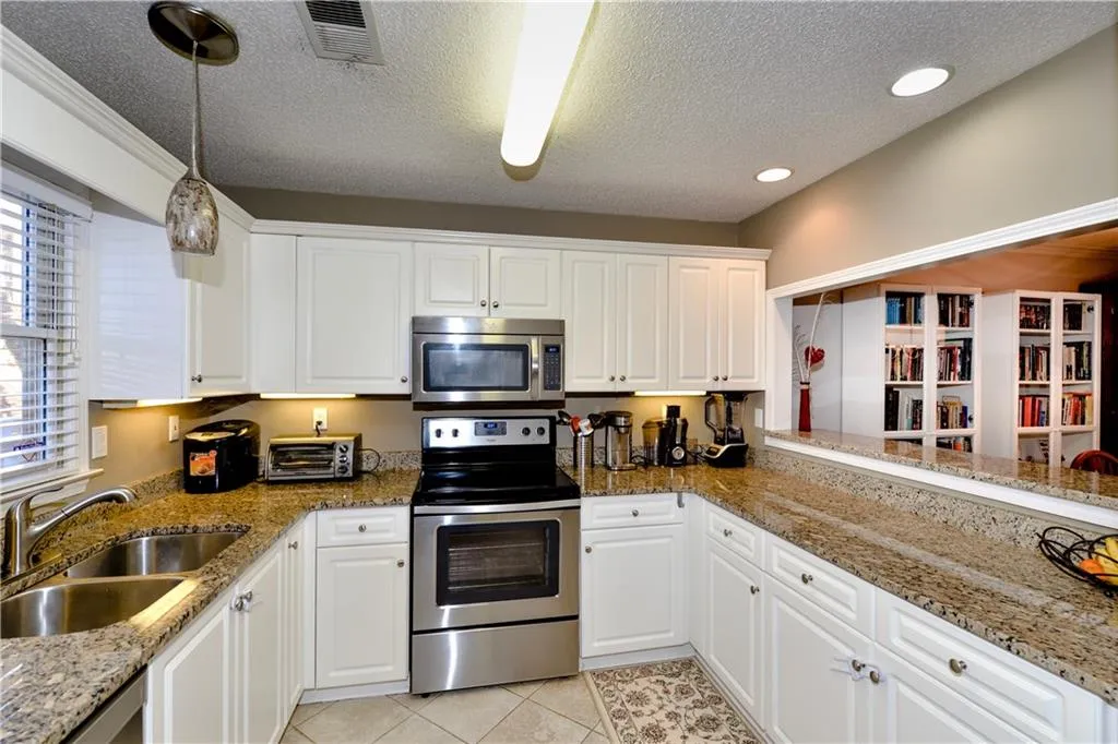 703 Bainbridge Drive Unit 703, Atlanta, Georgia 30327, 2 Bedrooms Bedrooms, ,2 BathroomsBathrooms,Residential,Sold,703 Bainbridge Drive Unit 703,6117194