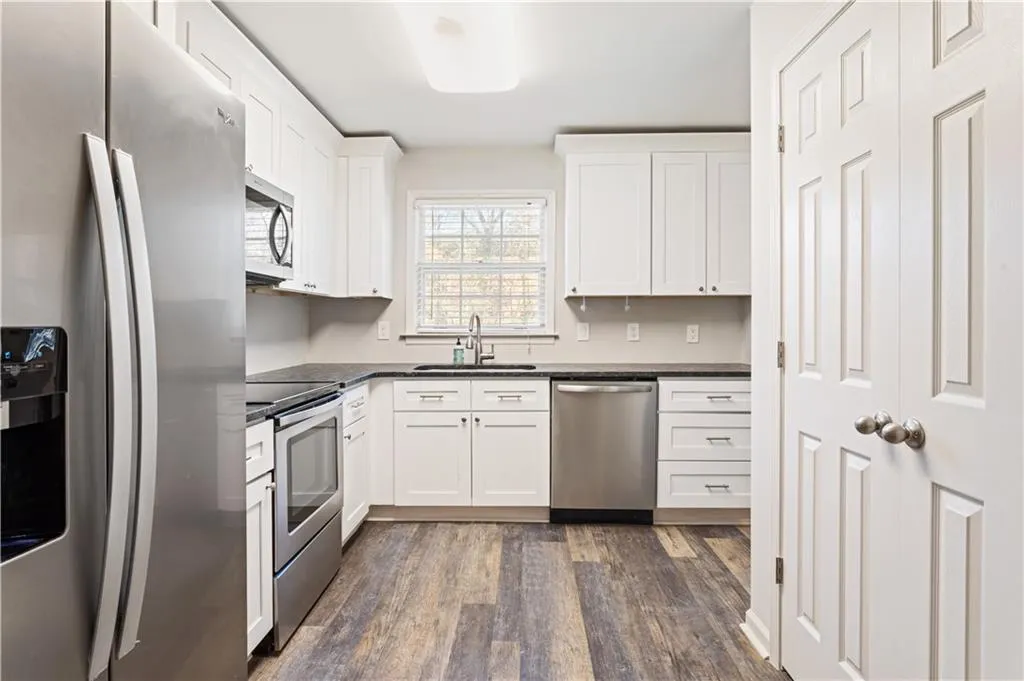 6700 Roswell Road Unit 23a, Atlanta, Georgia 30328, 2 Bedrooms Bedrooms, ,1 BathroomBathrooms,Residential,For Sale,6700 Roswell Road Unit 23a,7682223