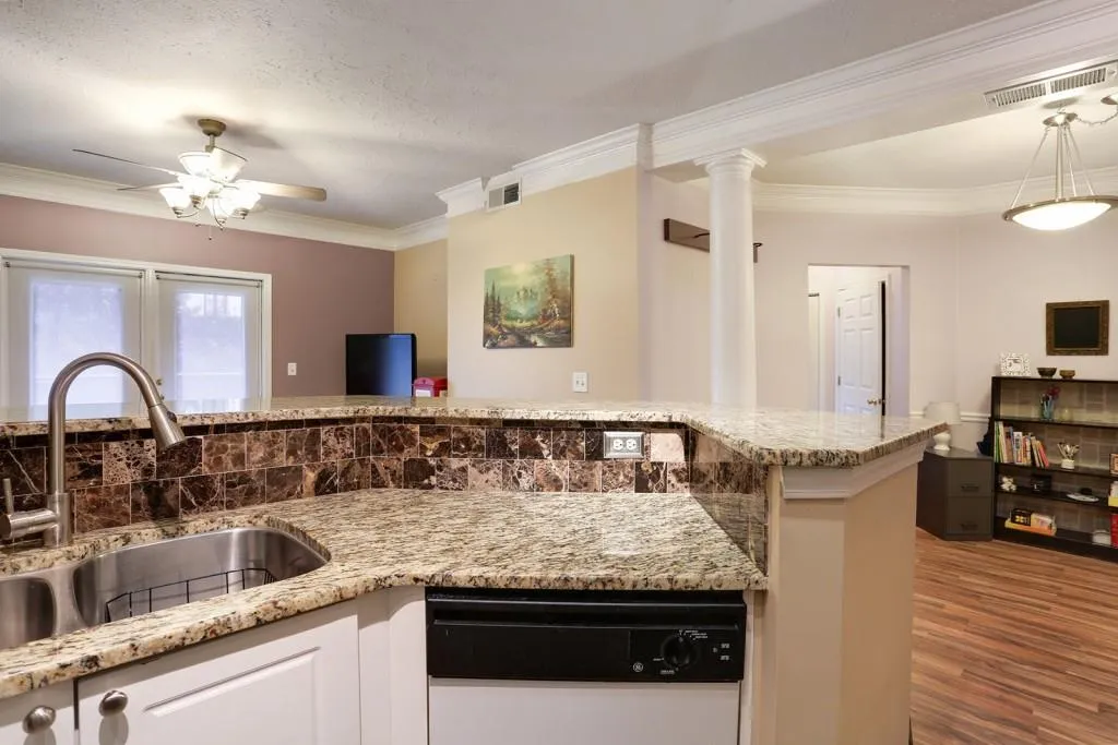 5559 Glenridge Drive Unit 1108, Atlanta, Georgia 30342, 1 Bedroom Bedrooms, ,1 BathroomBathrooms,Residential,Sold,5559 Glenridge Drive Unit 1108,5630764