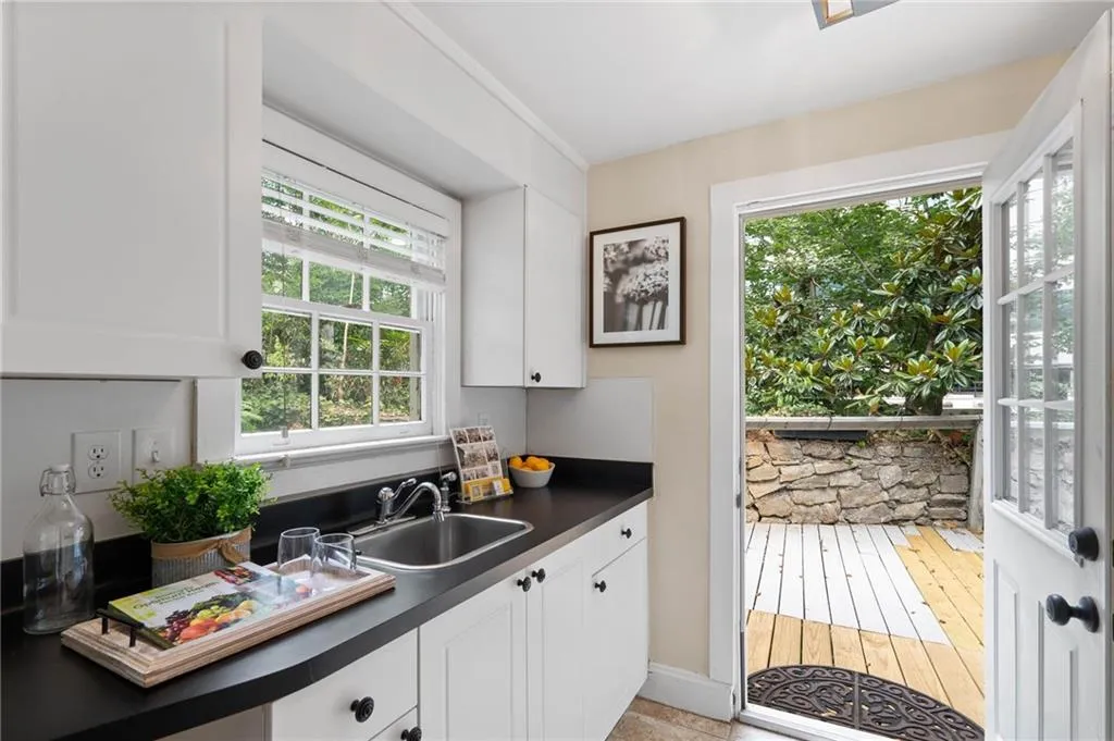 Carriage house kitchenette with access to the private deck!