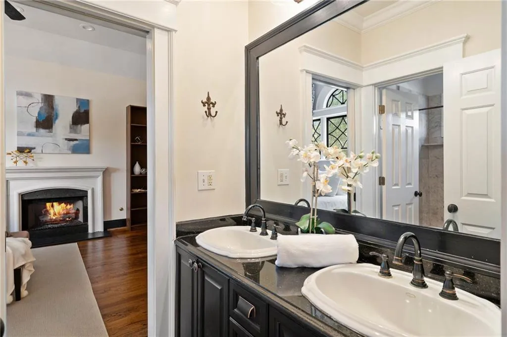 34 Peachtree Circle Ne, Atlanta, Georgia 30309, 5 Bedrooms Bedrooms, ,5 BathroomsBathrooms,Residential,For Sale,34 Peachtree Circle Ne,7616623