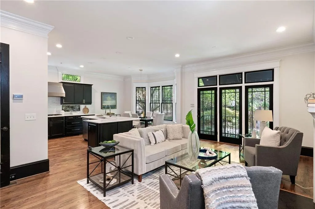 34 Peachtree Circle Ne, Atlanta, Georgia 30309, 5 Bedrooms Bedrooms, ,5 BathroomsBathrooms,Residential,For Sale,34 Peachtree Circle Ne,7616623
