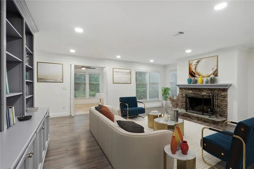 608 Abingdon Way, Atlanta, Georgia 30328, 2 Bedrooms Bedrooms, ,2 BathroomsBathrooms,Residential,Sold,608 Abingdon Way,7452787