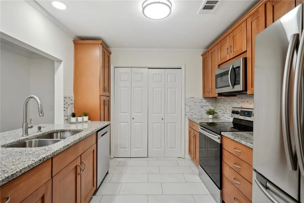 608 Abingdon Way, Atlanta, Georgia 30328, 2 Bedrooms Bedrooms, ,2 BathroomsBathrooms,Residential,Sold,608 Abingdon Way,7452787