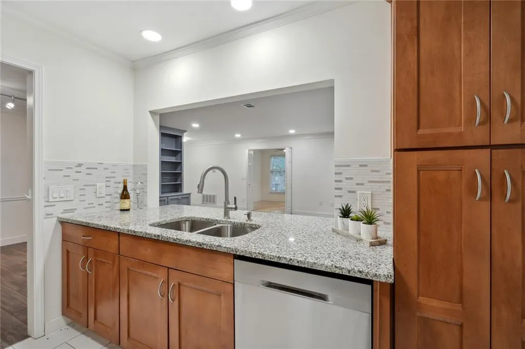 608 Abingdon Way, Atlanta, Georgia 30328, 2 Bedrooms Bedrooms, ,2 BathroomsBathrooms,Residential,Sold,608 Abingdon Way,7452787