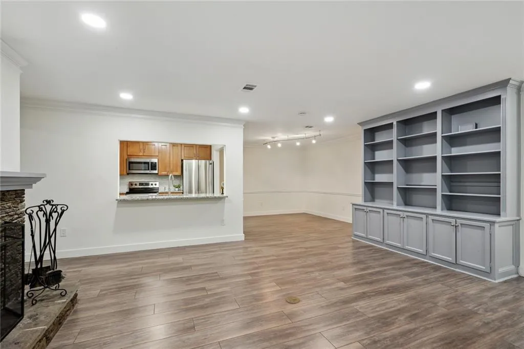 608 Abingdon Way, Atlanta, Georgia 30328, 2 Bedrooms Bedrooms, ,2 BathroomsBathrooms,Residential,Sold,608 Abingdon Way,7452787