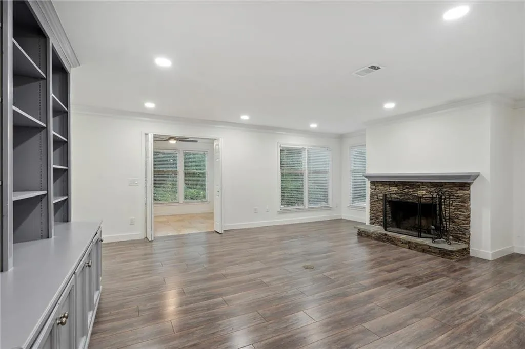 608 Abingdon Way, Atlanta, Georgia 30328, 2 Bedrooms Bedrooms, ,2 BathroomsBathrooms,Residential,Sold,608 Abingdon Way,7452787