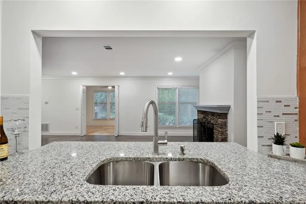 608 Abingdon Way, Atlanta, Georgia 30328, 2 Bedrooms Bedrooms, ,2 BathroomsBathrooms,Residential,Sold,608 Abingdon Way,7452787