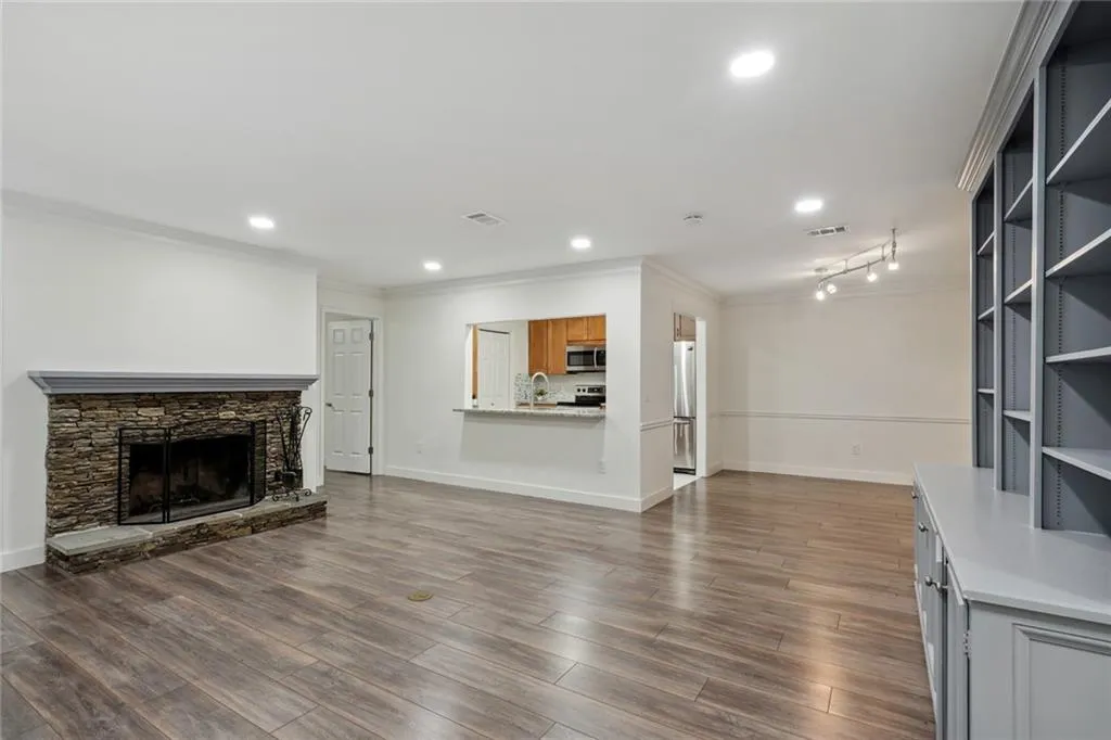 608 Abingdon Way, Atlanta, Georgia 30328, 2 Bedrooms Bedrooms, ,2 BathroomsBathrooms,Residential,Sold,608 Abingdon Way,7452787