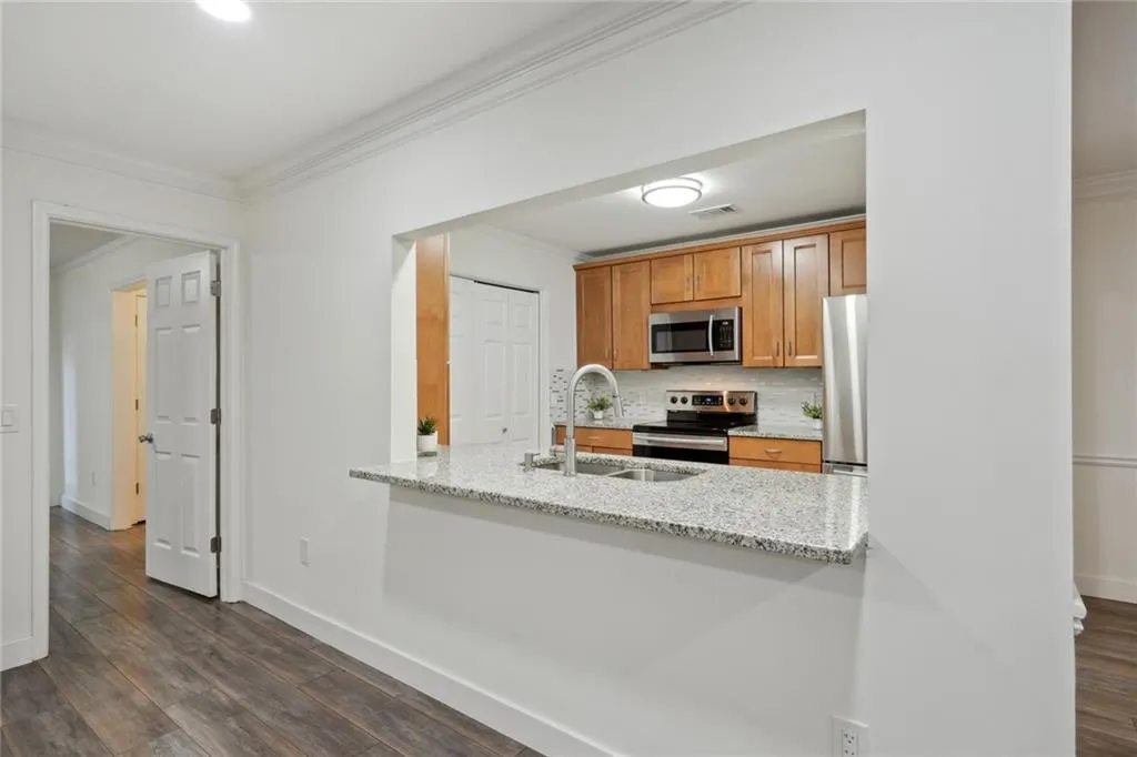 608 Abingdon Way, Atlanta, Georgia 30328, 2 Bedrooms Bedrooms, ,2 BathroomsBathrooms,Residential,Sold,608 Abingdon Way,7452787