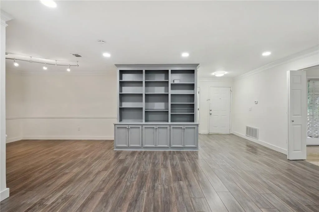 Modern Built in shelving