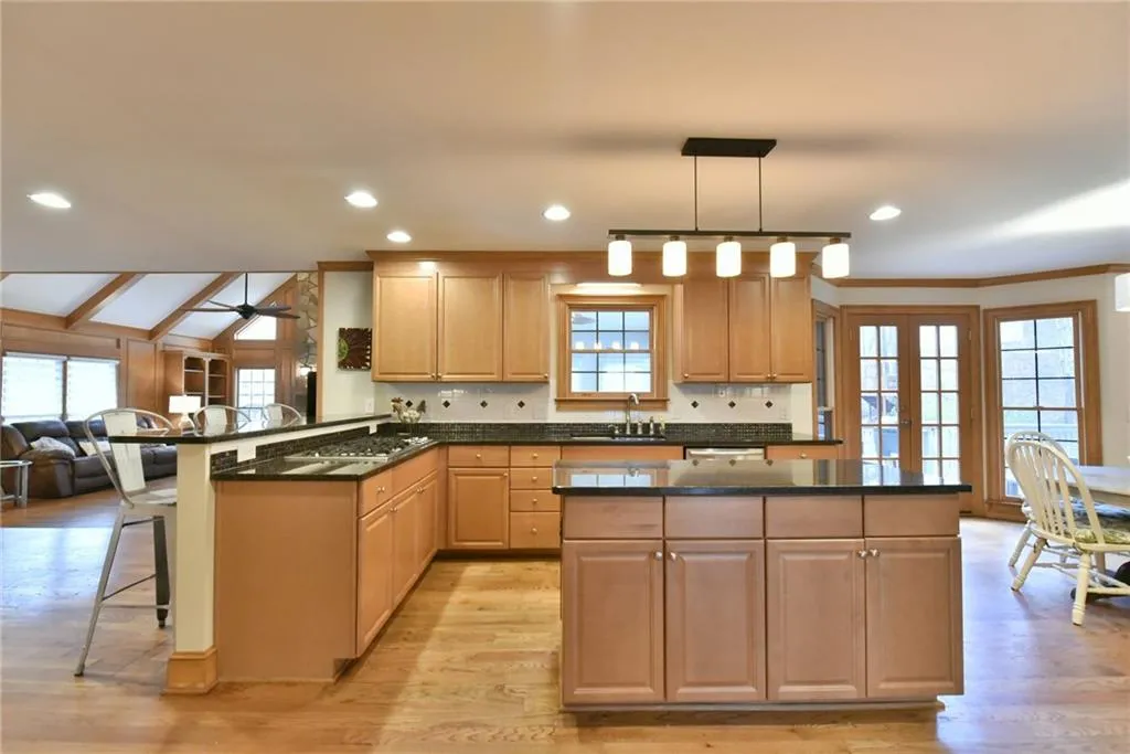 7410 Crompton Court N, Atlanta, Georgia 30350, 5 Bedrooms Bedrooms, ,4 BathroomsBathrooms,Residential,Sold,7410 Crompton Court N,5825836