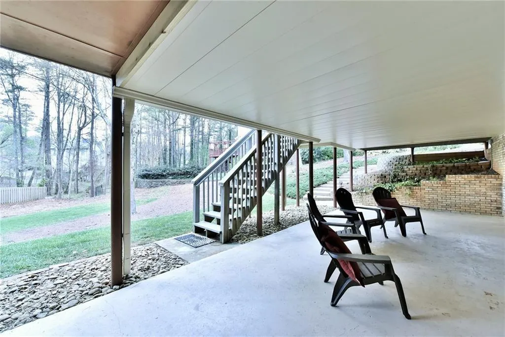 7410 Crompton Court N, Atlanta, Georgia 30350, 5 Bedrooms Bedrooms, ,4 BathroomsBathrooms,Residential,Sold,7410 Crompton Court N,5825836
