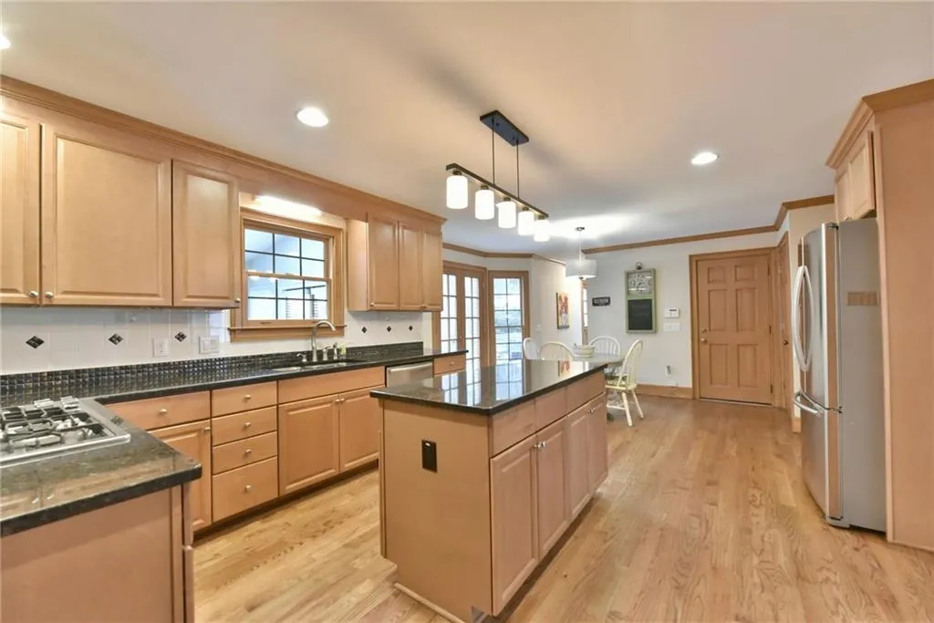 7410 Crompton Court N, Atlanta, Georgia 30350, 5 Bedrooms Bedrooms, ,4 BathroomsBathrooms,Residential,Sold,7410 Crompton Court N,5825836