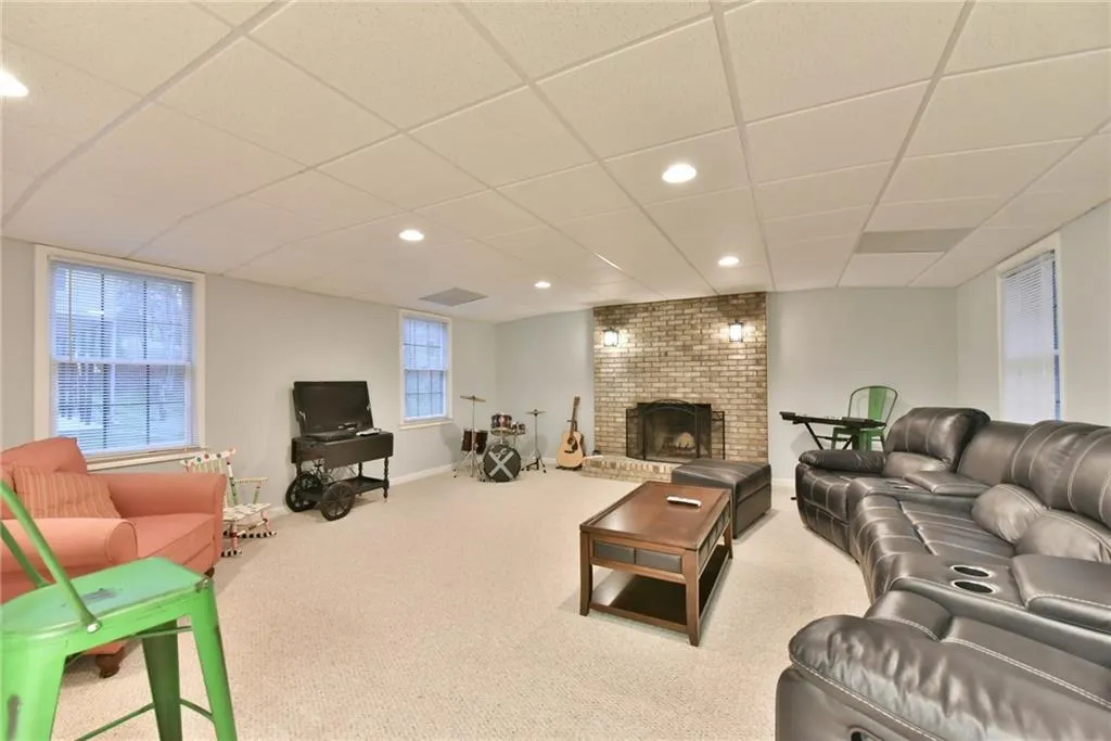 7410 Crompton Court N, Atlanta, Georgia 30350, 5 Bedrooms Bedrooms, ,4 BathroomsBathrooms,Residential,Sold,7410 Crompton Court N,5825836