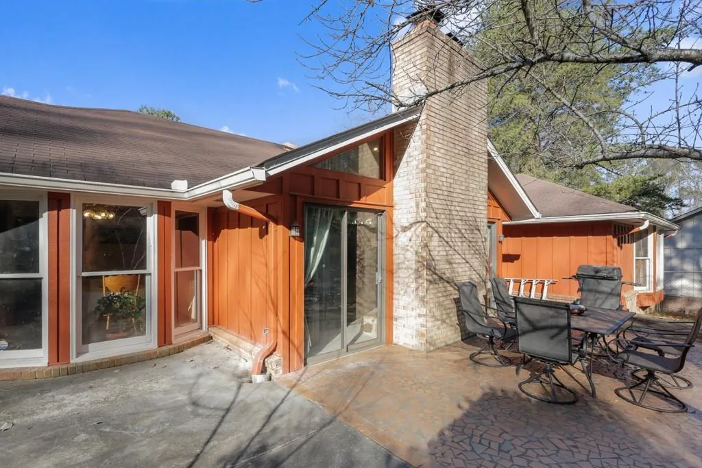 420 Riverhill Drive, Sandy Springs, Georgia 30328, 4 Bedrooms Bedrooms, ,3 BathroomsBathrooms,Residential,Sold,420 Riverhill Drive,5631958